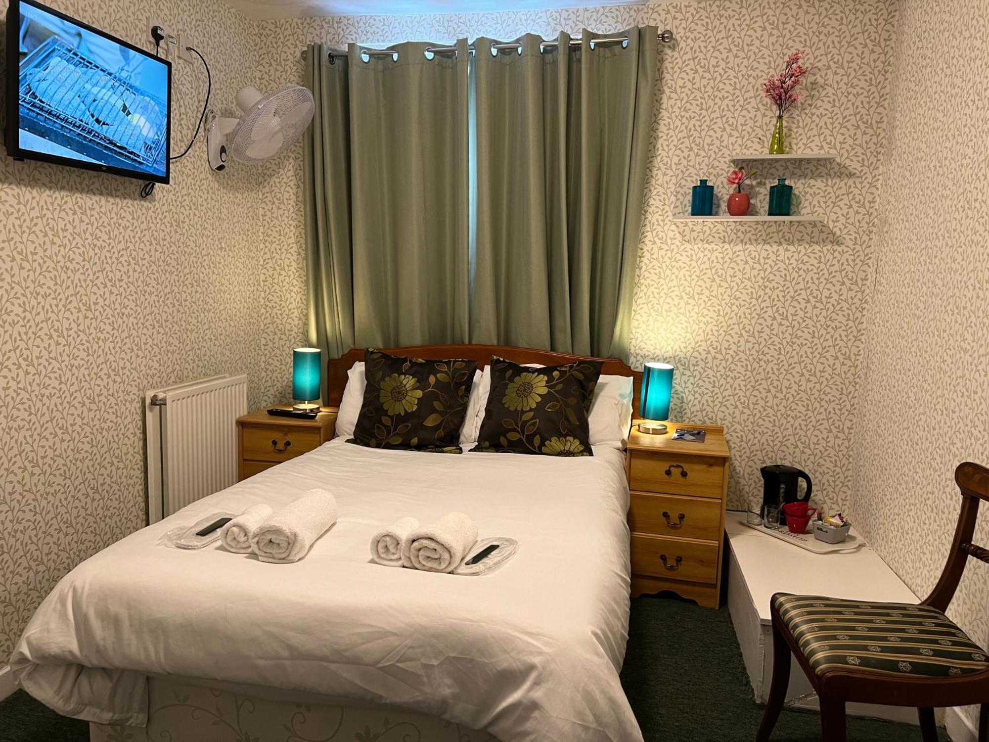 Self Check In Room Accommodation Only The Castle, Coldstream Bagian luar foto