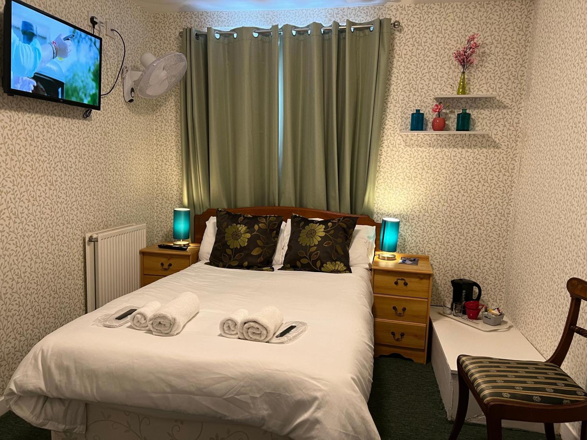 Self Check In Room Accommodation Only The Castle, Coldstream Bagian luar foto