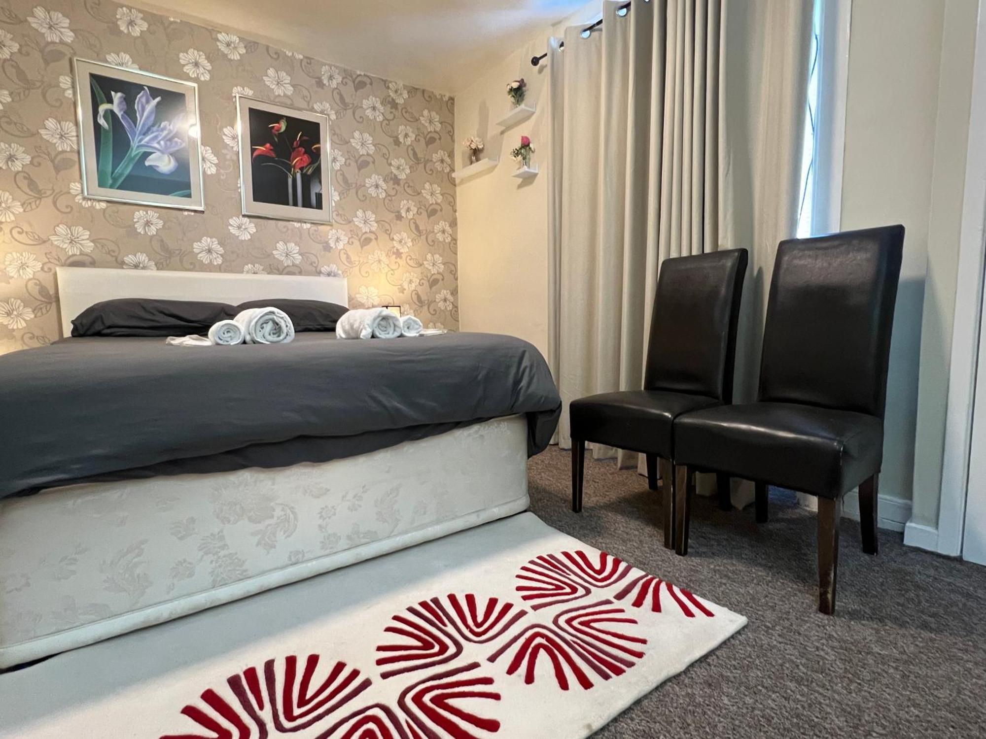 Self Check In Room Accommodation Only The Castle, Coldstream Bagian luar foto