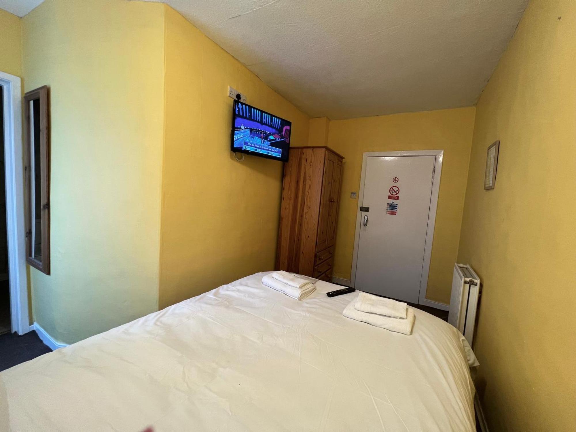 Self Check In Room Accommodation Only The Castle, Coldstream Bagian luar foto