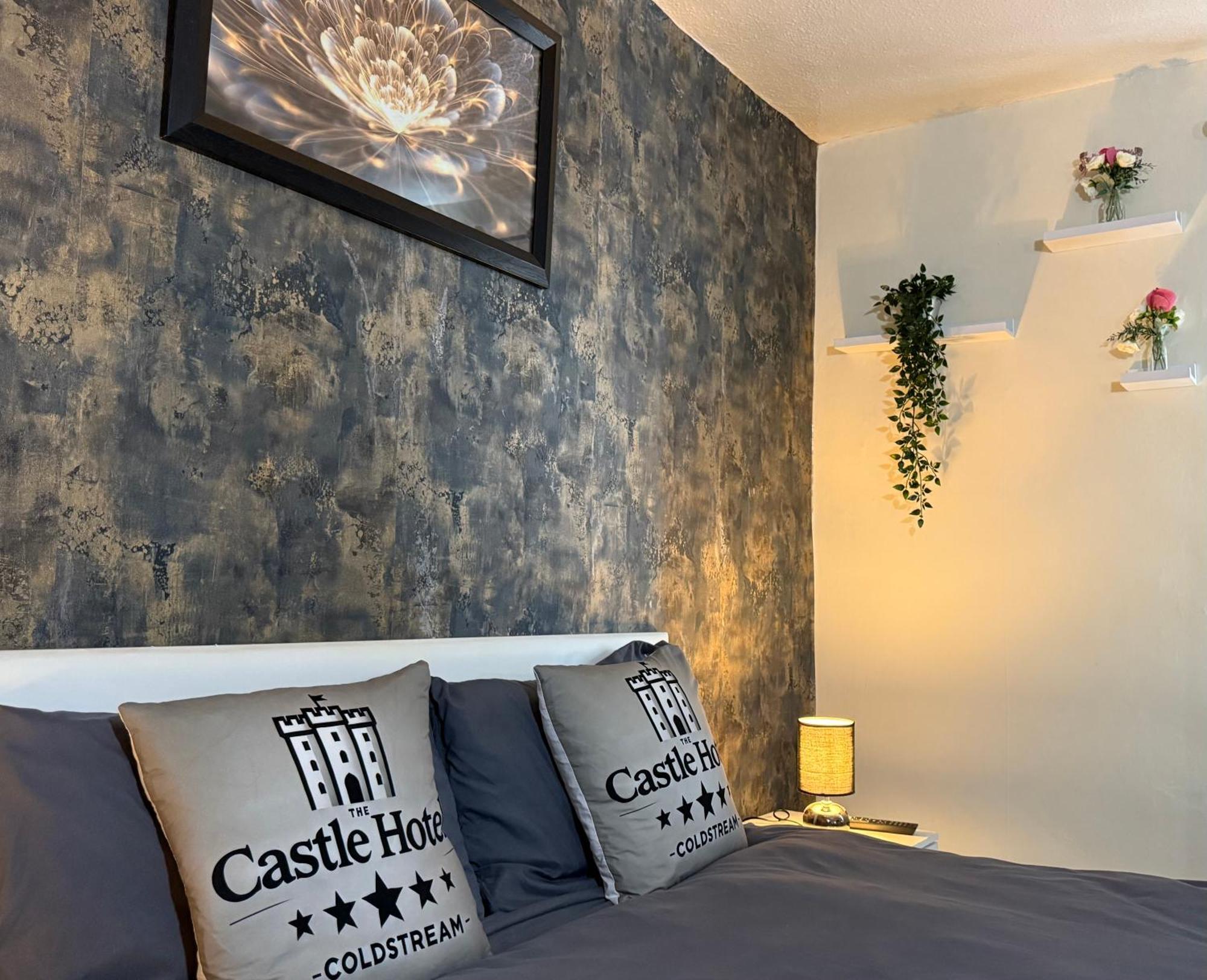Self Check In Room Accommodation Only The Castle, Coldstream Bagian luar foto