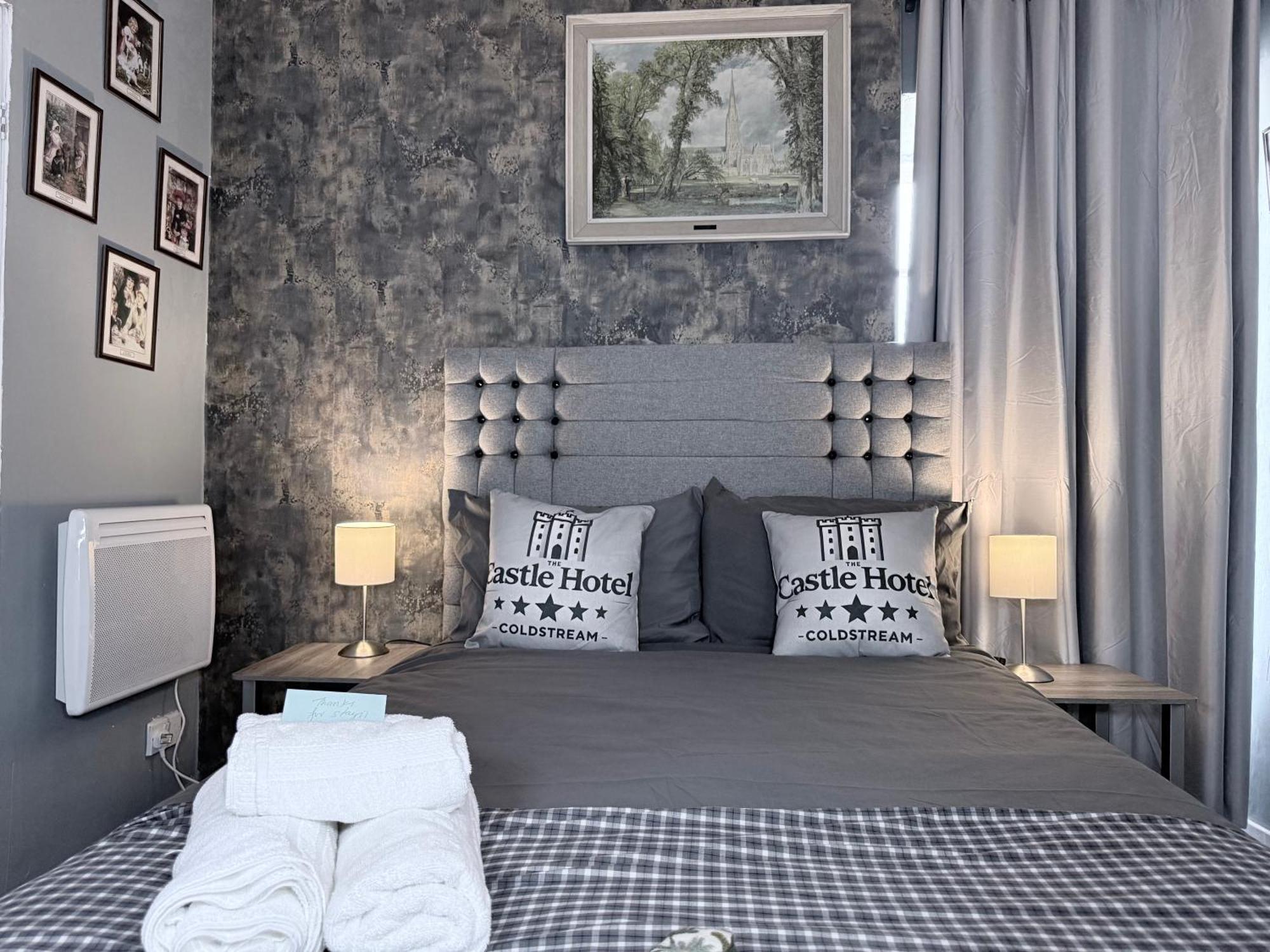 Self Check In Room Accommodation Only The Castle, Coldstream Bagian luar foto