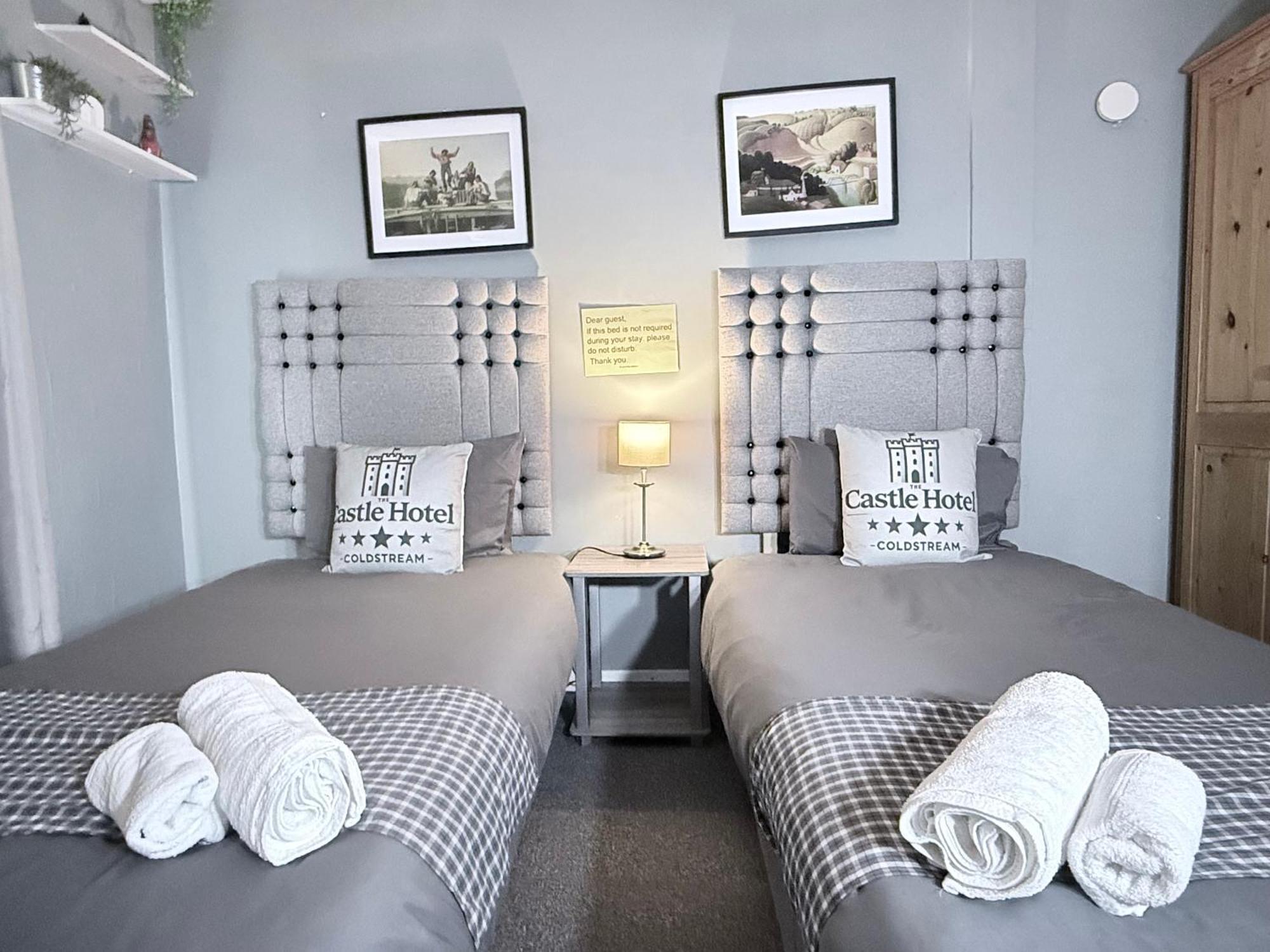 Self Check In Room Accommodation Only The Castle, Coldstream Bagian luar foto