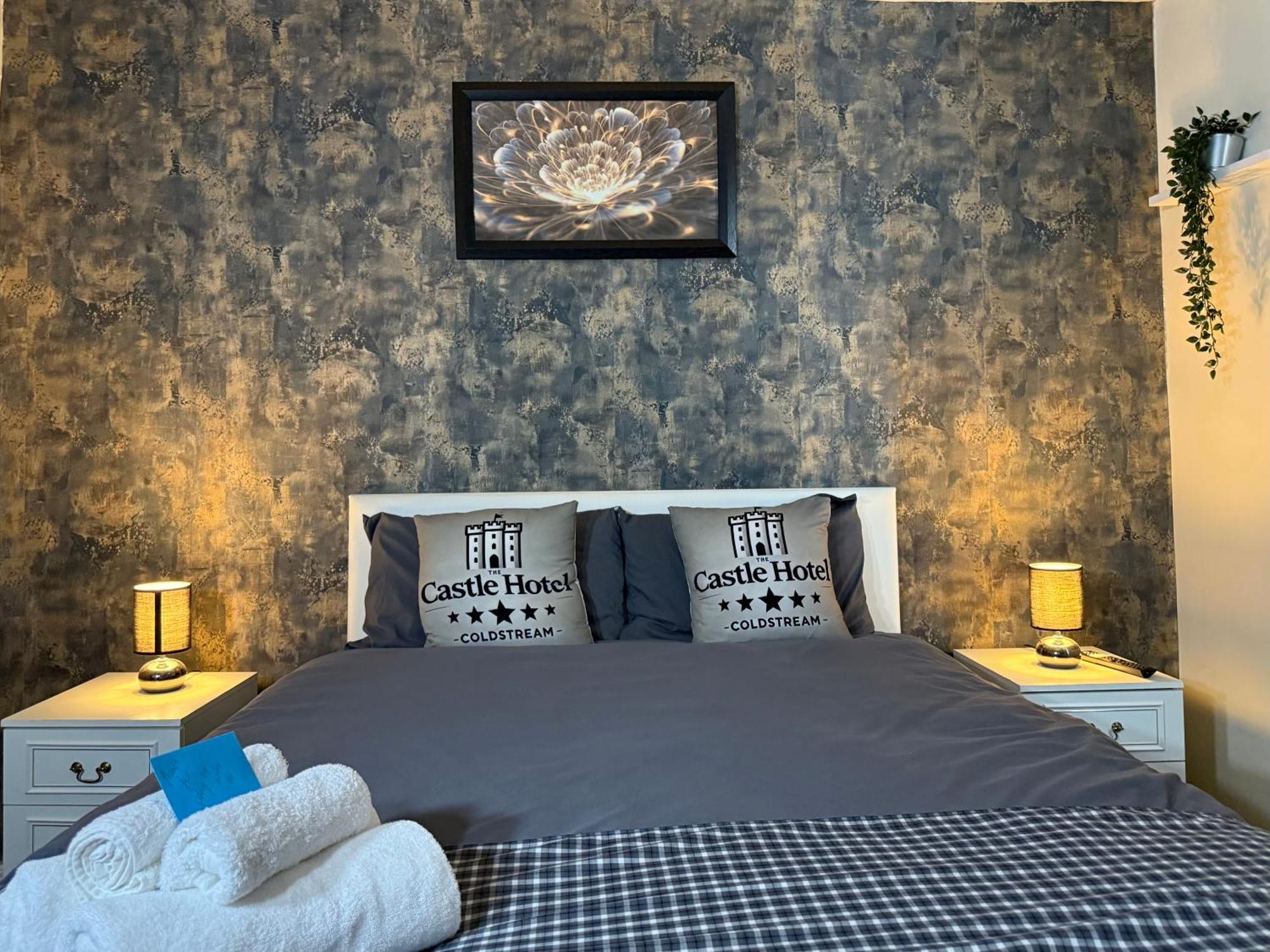 Self Check In Room Accommodation Only The Castle, Coldstream Bagian luar foto