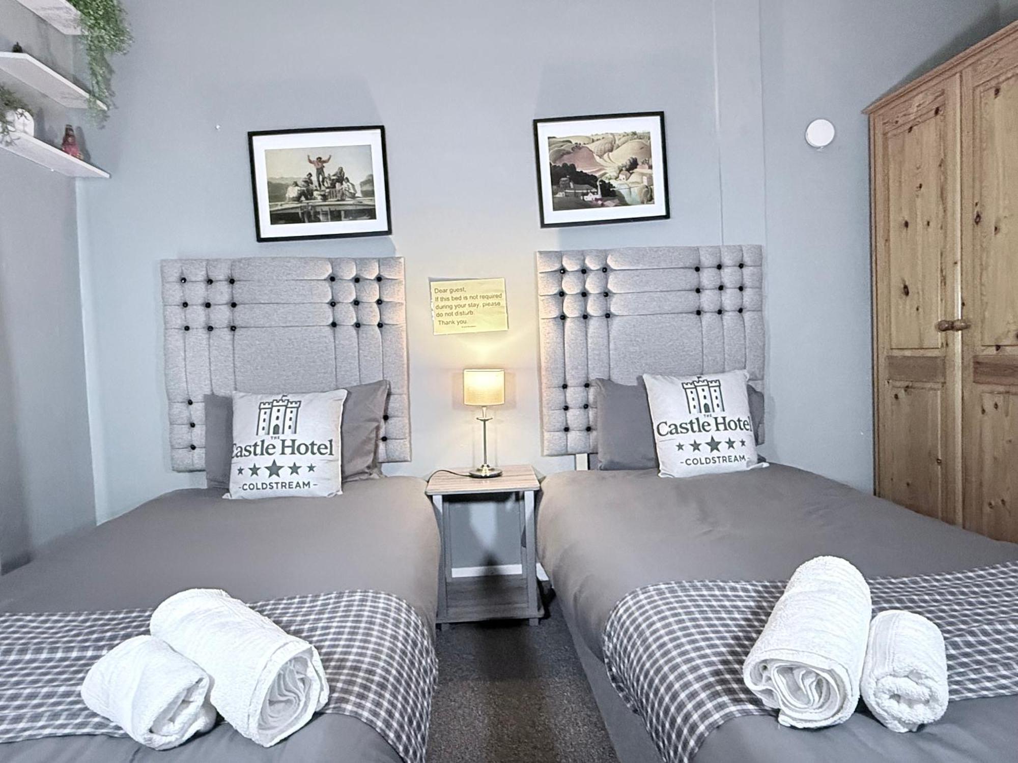 Self Check In Room Accommodation Only The Castle, Coldstream Bagian luar foto