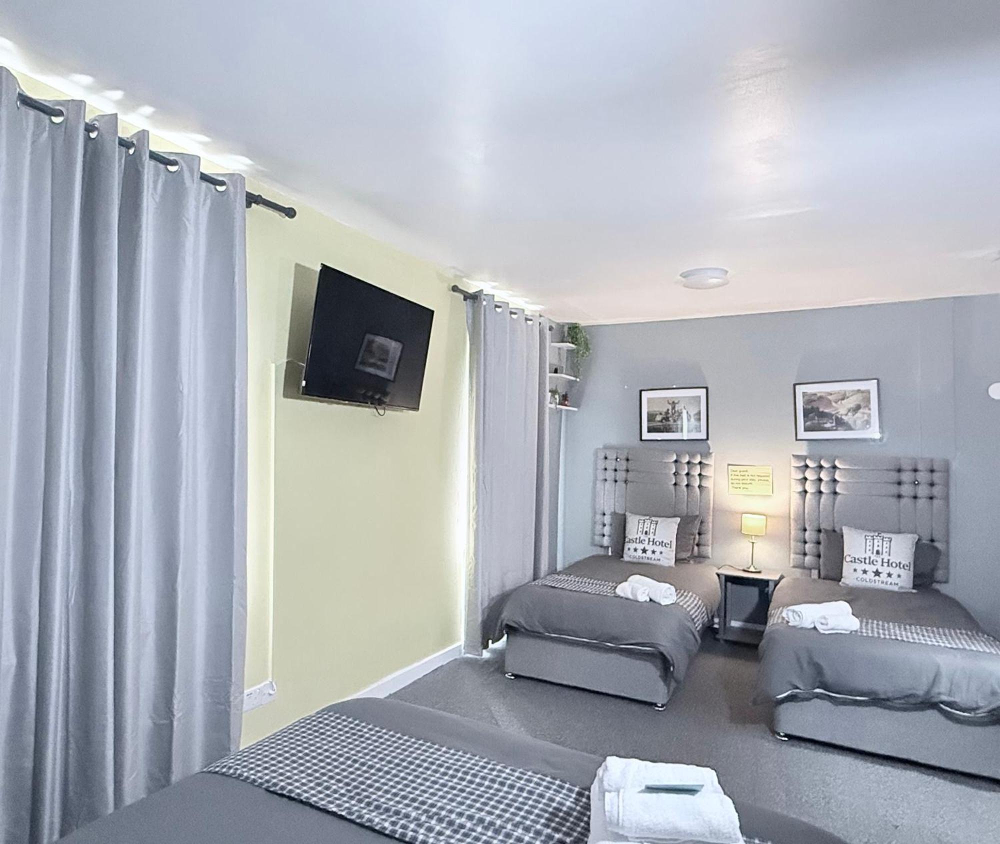Self Check In Room Accommodation Only The Castle, Coldstream Bagian luar foto