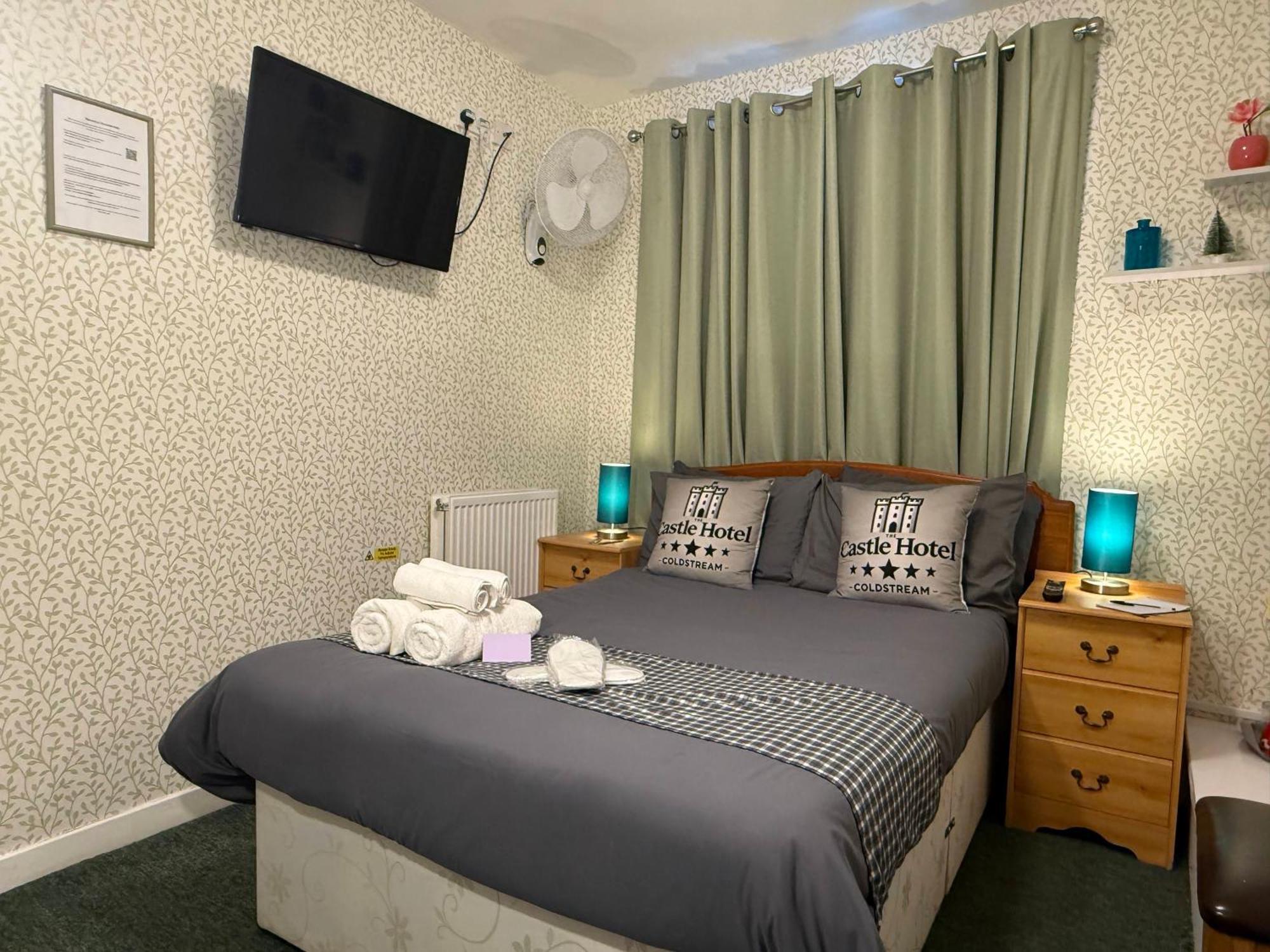 Self Check In Room Accommodation Only The Castle, Coldstream Bagian luar foto