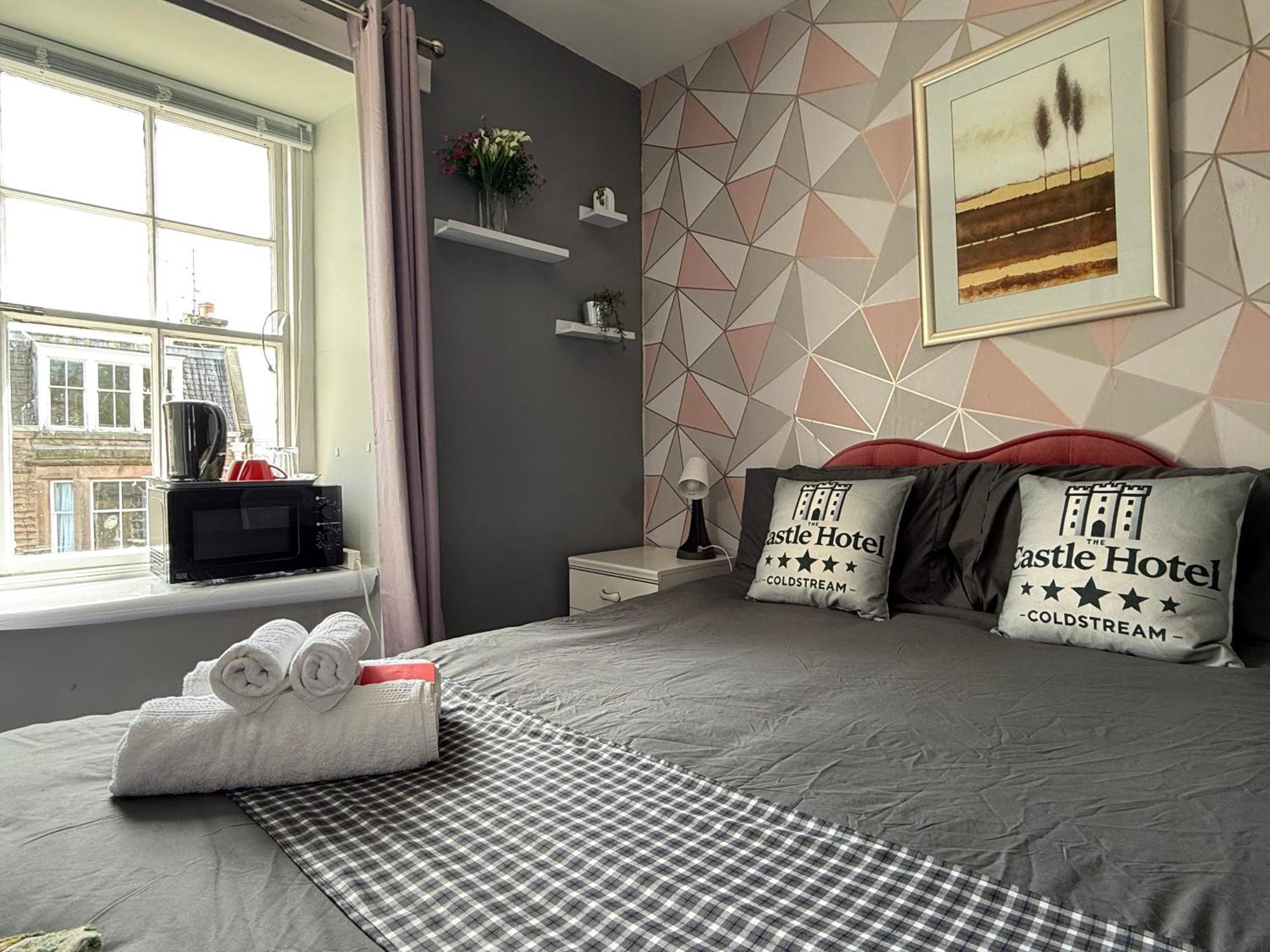 Self Check In Room Accommodation Only The Castle, Coldstream Bagian luar foto