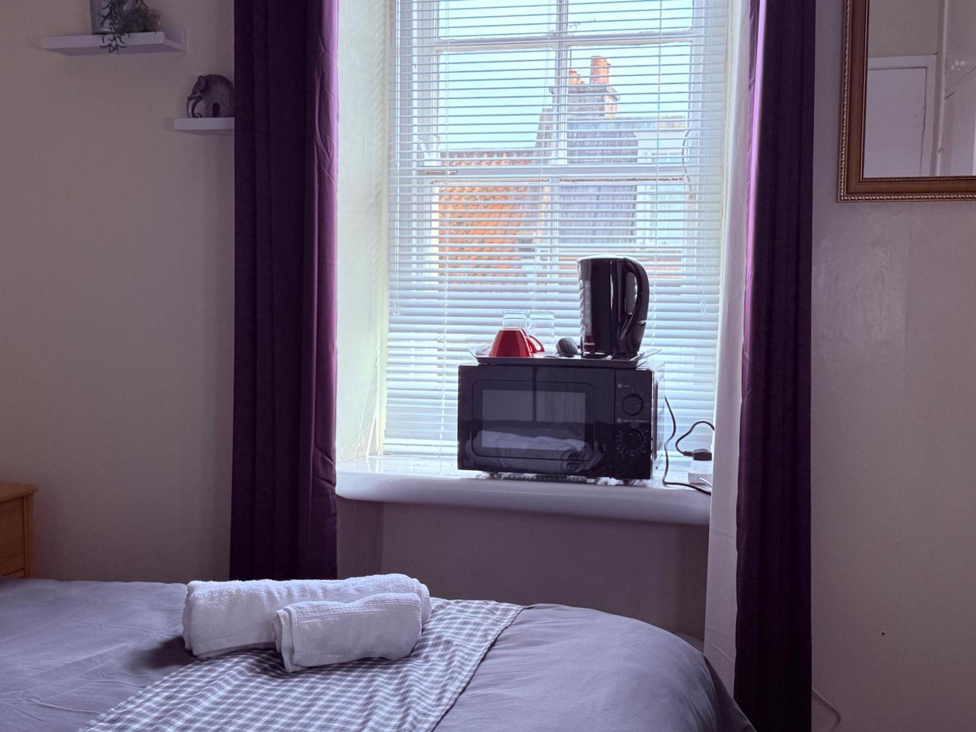 Self Check In Room Accommodation Only The Castle, Coldstream Bagian luar foto